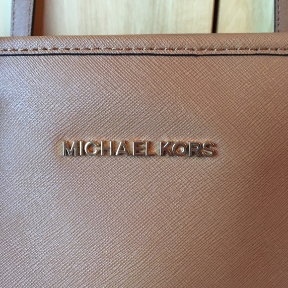 Michael Kors tan jet set tote NWT - Picture 3 of 5